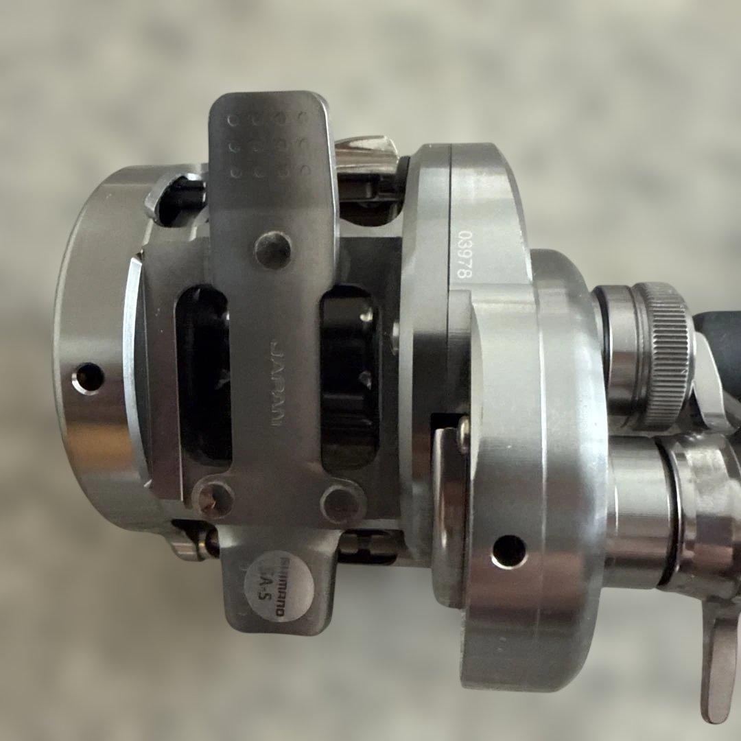 【美品】シマノ19 カルカッタ コンクエスト DC 200