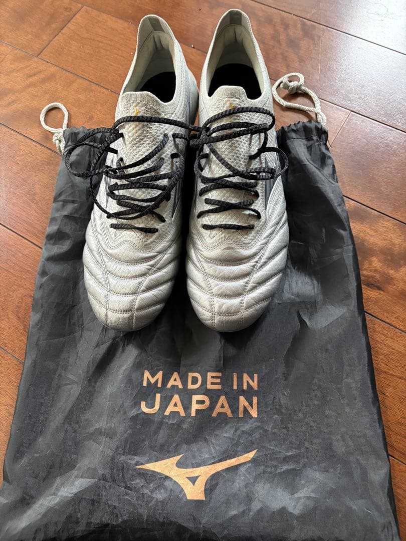 Mizuno モレリアネオ4 β