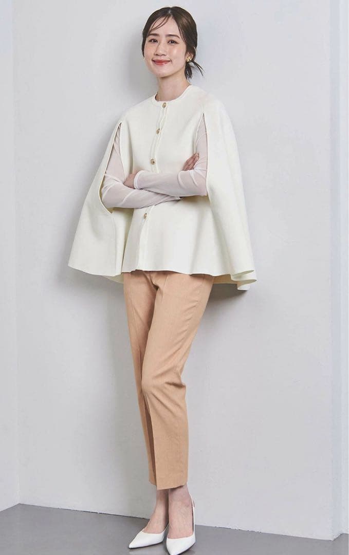 新品未使用　ユナイテッドアローズ　ニットケープ　カーディガン　ホワイト