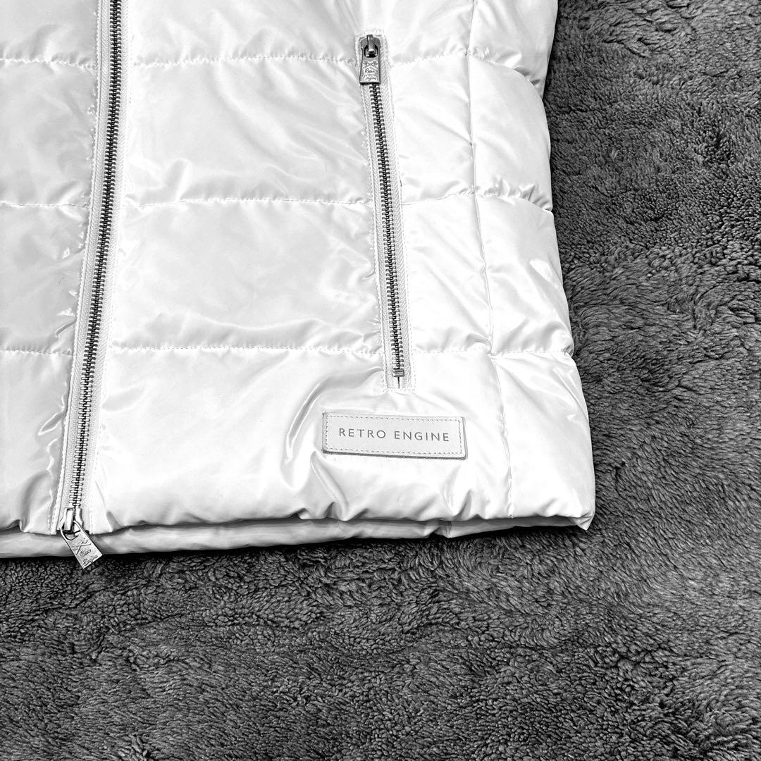 アダムスジャグラー　フード付きホワイトダウンベスト