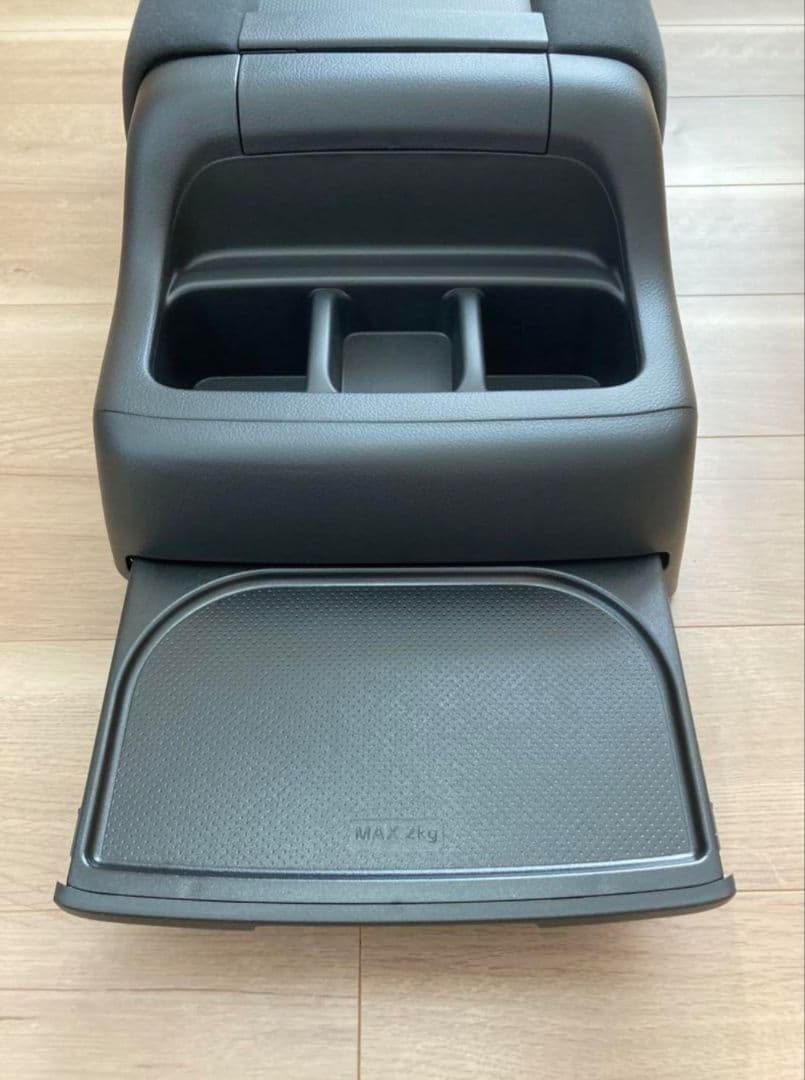 新型キャラバン グランドプレミアムＧＸ 純正センターコンソール　新車外し