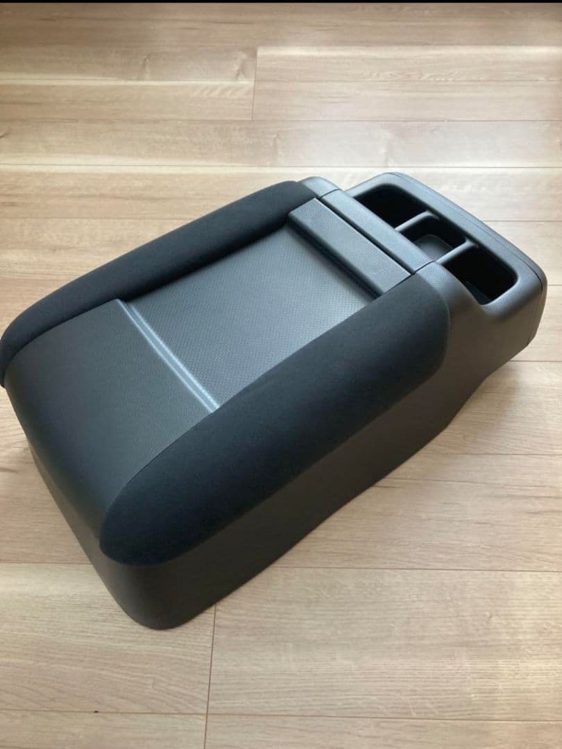 新型キャラバン グランドプレミアムＧＸ 純正センターコンソール　新車外し