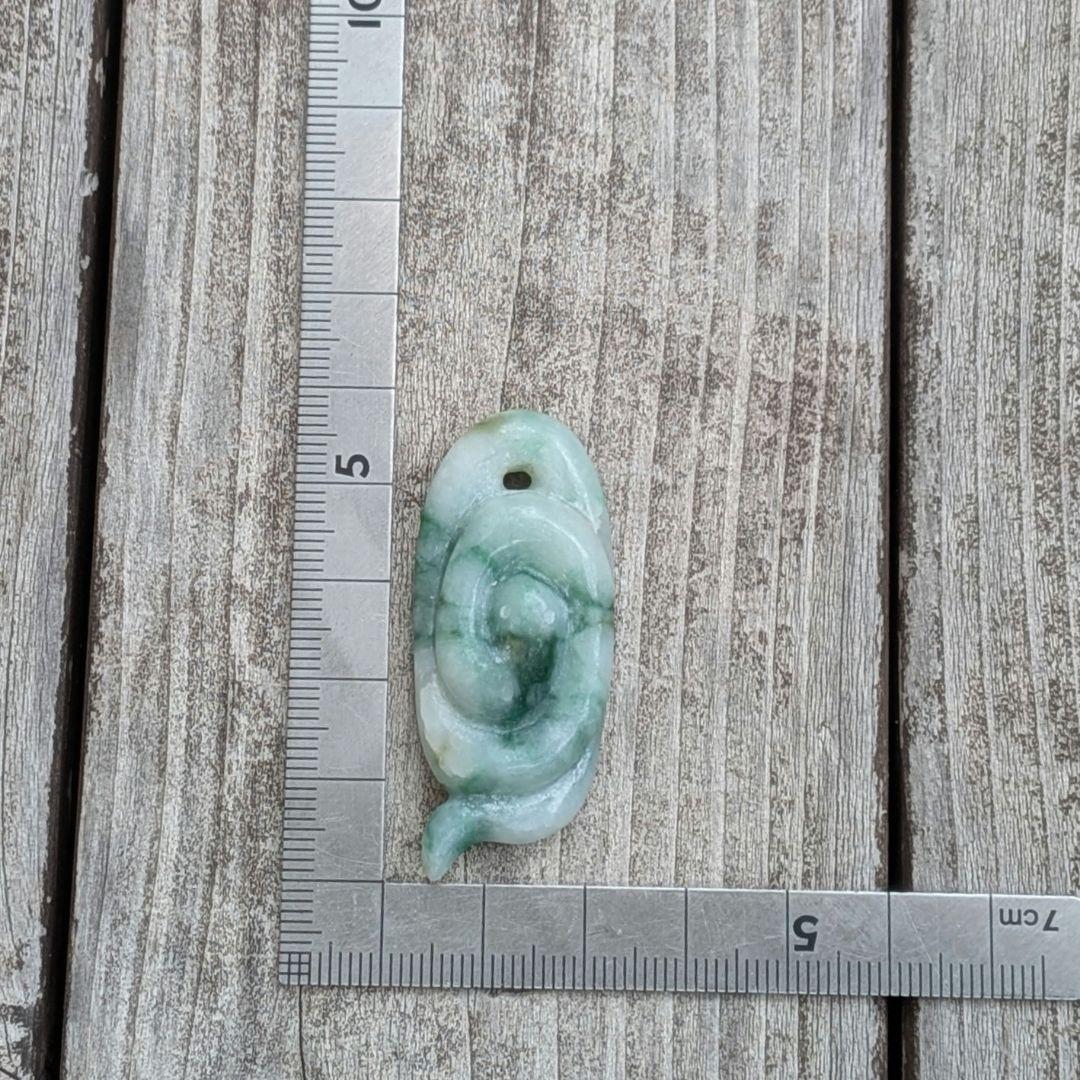 ハンドメイドの糸魚川翡翠ネックレス　蛇