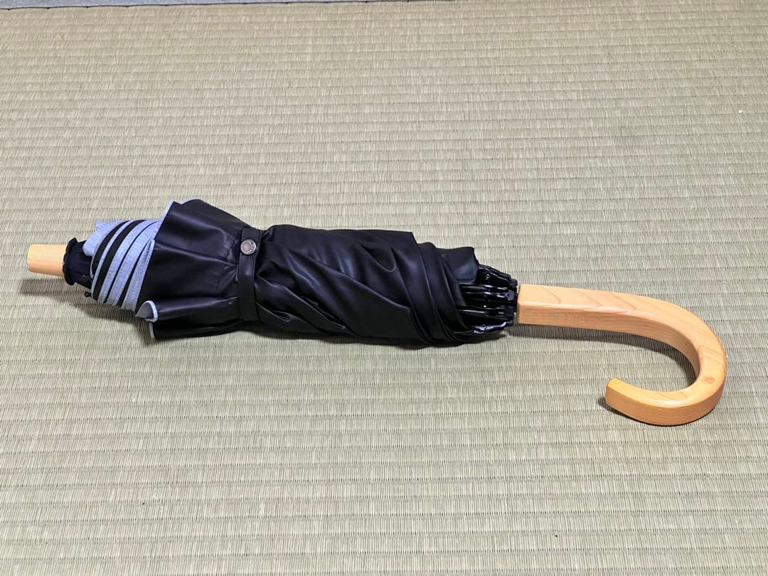 【美品】サンバリア100 折りたたみ日傘【2段折タイプ】