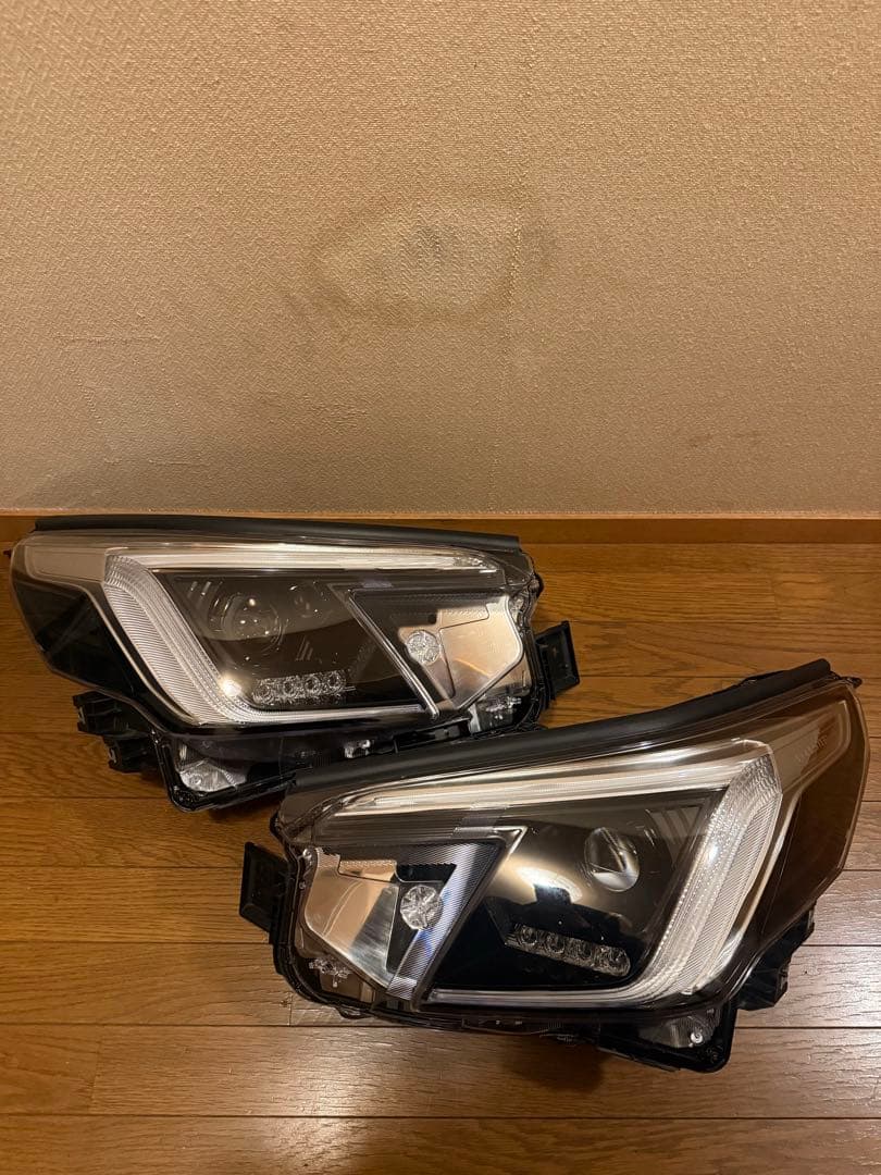 ※破損無し【美品】フォレスター後期ヘッドライト左右セット
