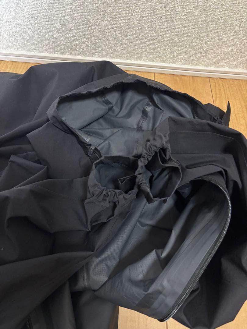 美品 UNIQLO ユニクロ Theory セオリー ブロックテックコート M