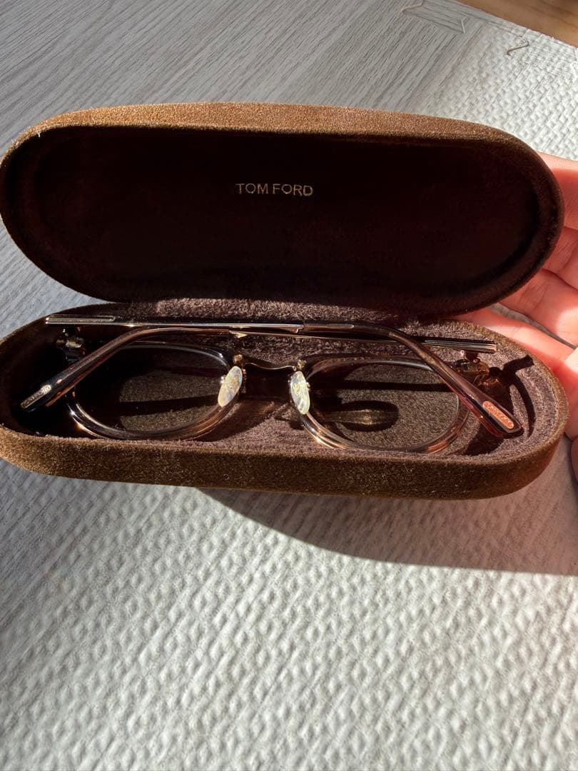 TOM FORD TF 5467クリアブラウン サングラス