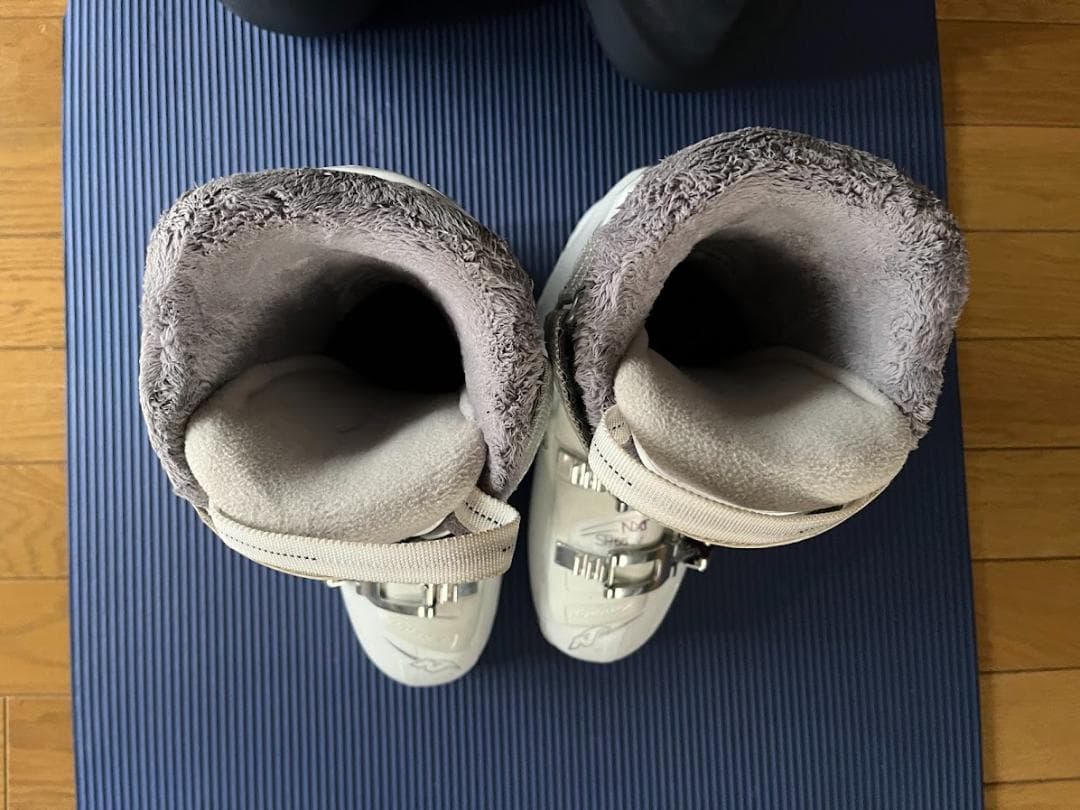 ヘッドスキー板とノルディカスキー靴・ストックのセット