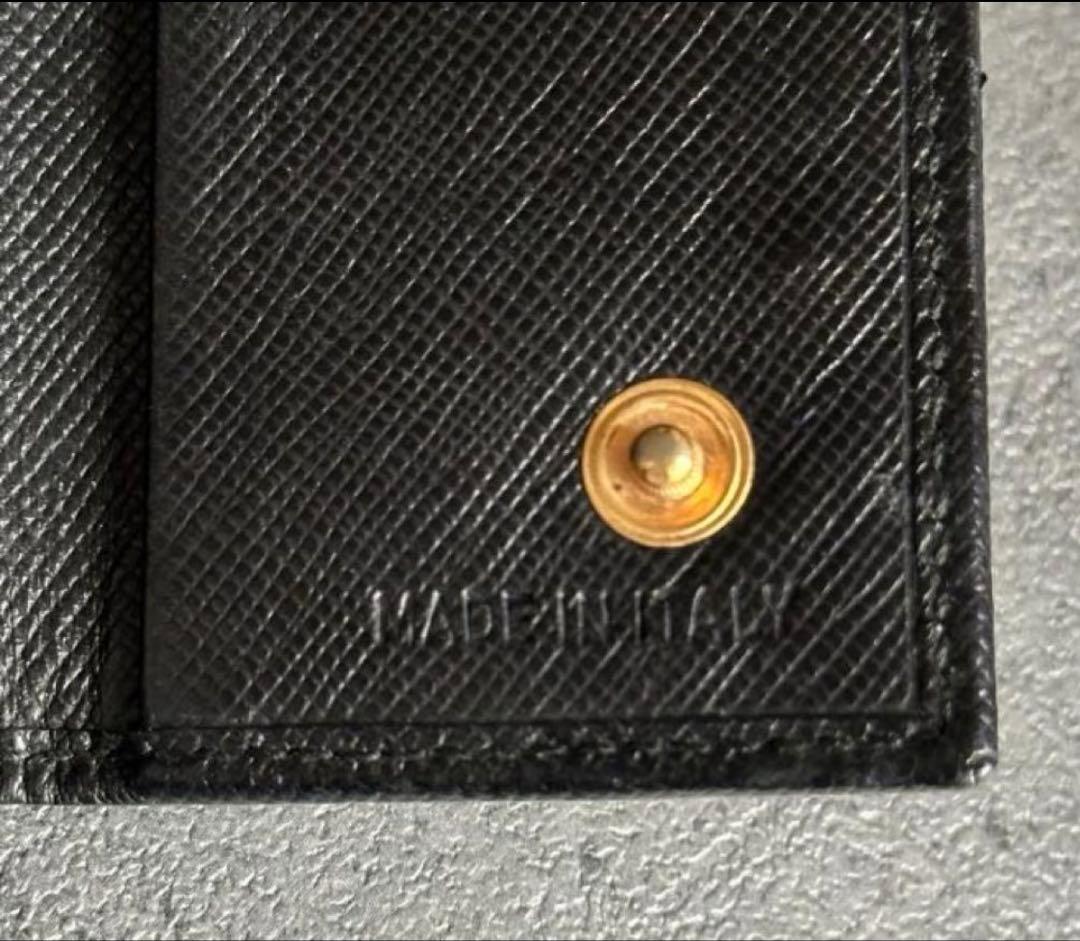 【PRADA】サフィアーノレザー キーケース 三角ロゴプレートブラック