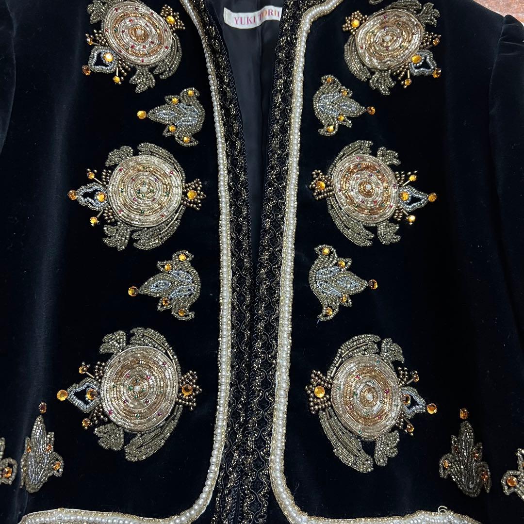 (希少)ユキトリイ　ノーカラーベロアジャケット　金刺繍　パール　グロップド丈　黒