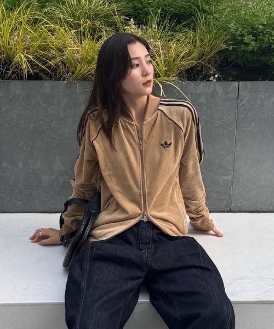 adidas SST アディカラー ベロア トラックトップ ブラウン