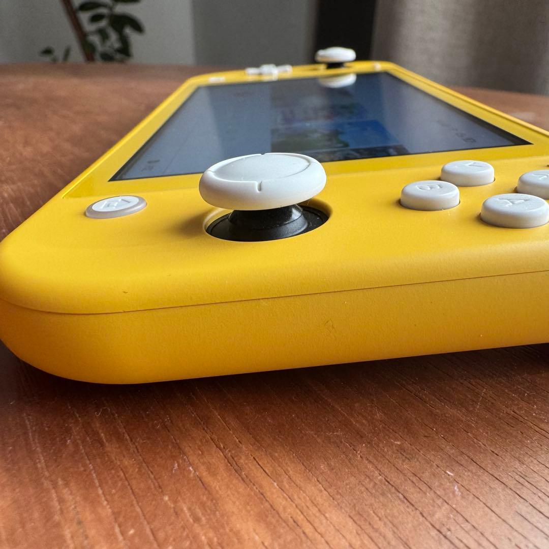 【Nintendo Switch Lite】イエロー 純正アダプター付き、箱無し