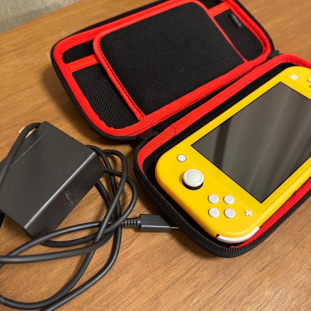 【Nintendo Switch Lite】イエロー 純正アダプター付き、箱無し