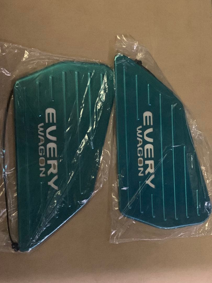 エブリィワゴンDA64W用スカッフプレート　ロゴLED点灯可能タイプ　新品です