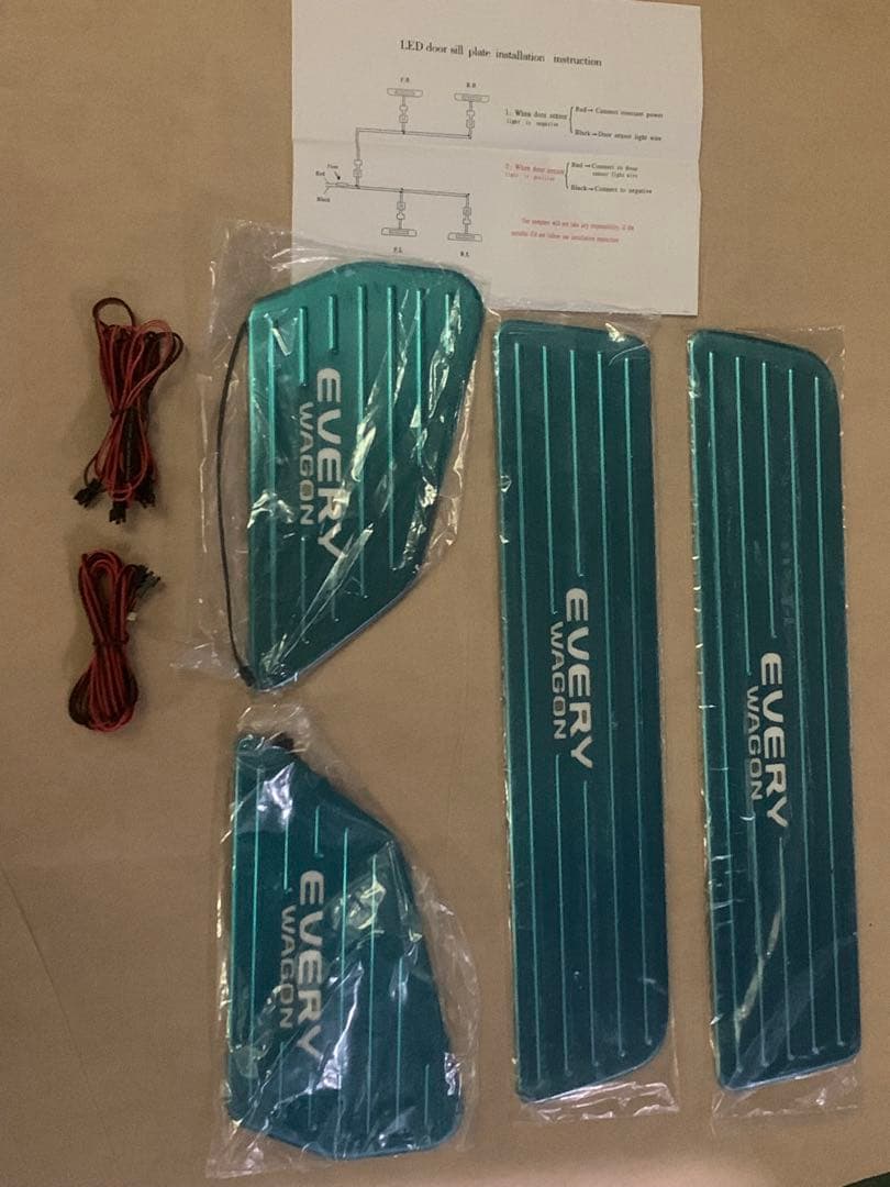 エブリィワゴンDA64W用スカッフプレート　ロゴLED点灯可能タイプ　新品です