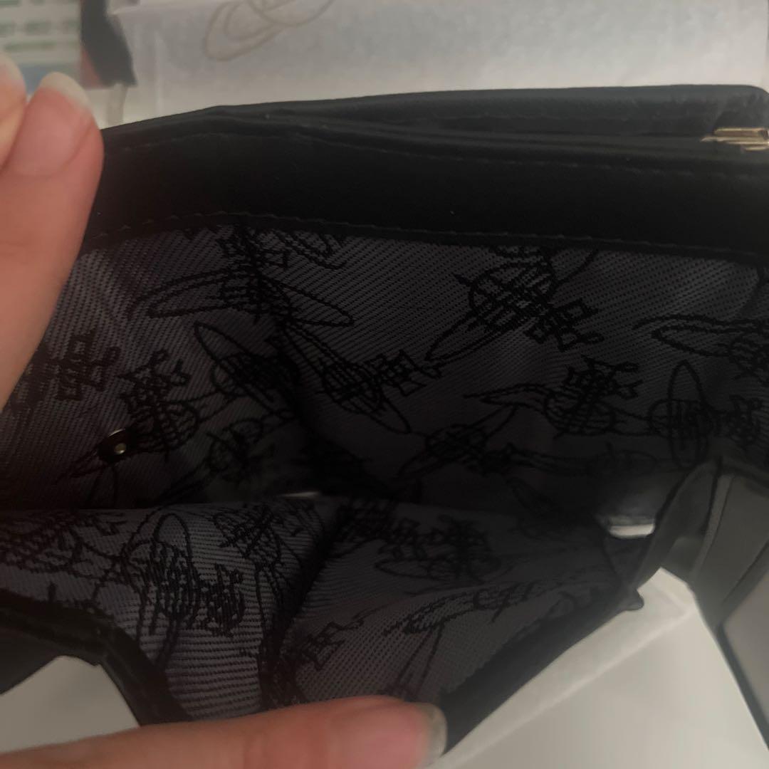新品 Vivienne Westwood ブラック ヴィヴィアン柄 三つ折り財布