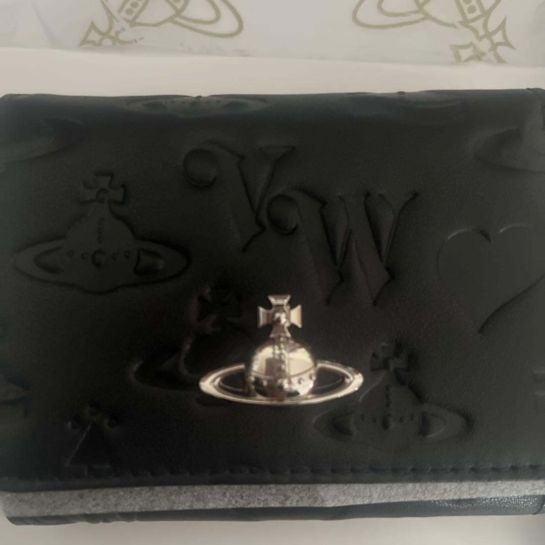 新品 Vivienne Westwood ブラック ヴィヴィアン柄 三つ折り財布