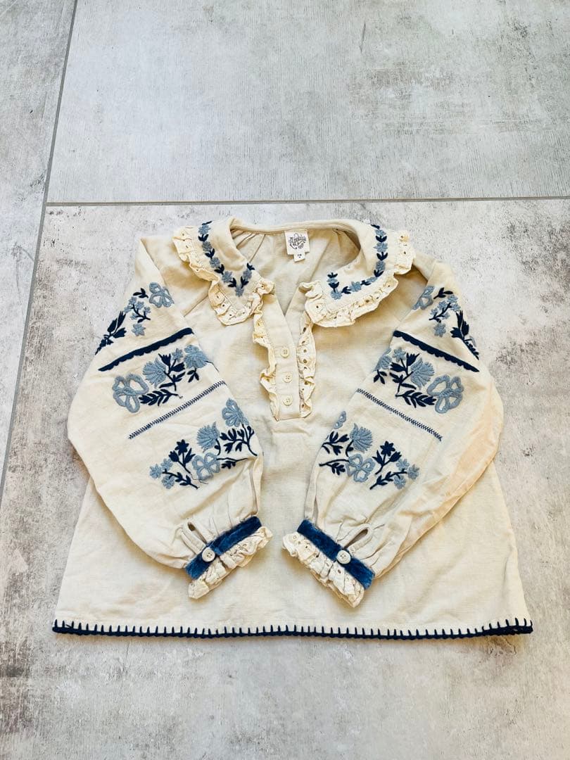 Apolina 刺繍入りアイボリー長袖ブラウス 7-9year