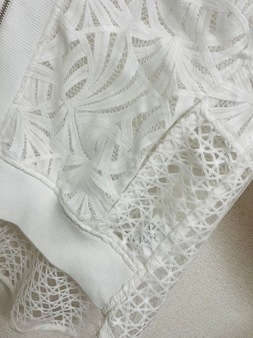 AULA AILA ホワイトレースブルゾン　日曜までSALE