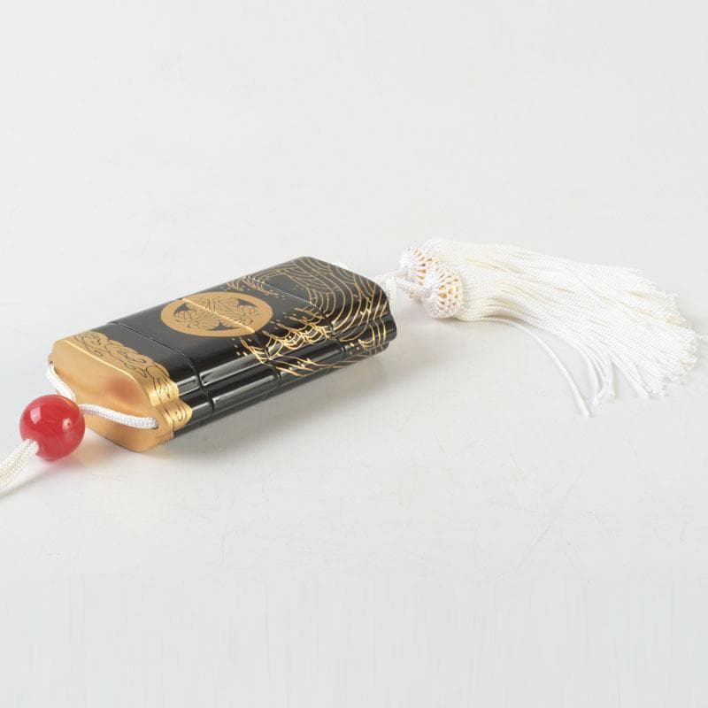 専用　黒漆　三つ葉葵雲波蒔絵　印籠　薬入　根付　緒締め玉　共箱　V9606