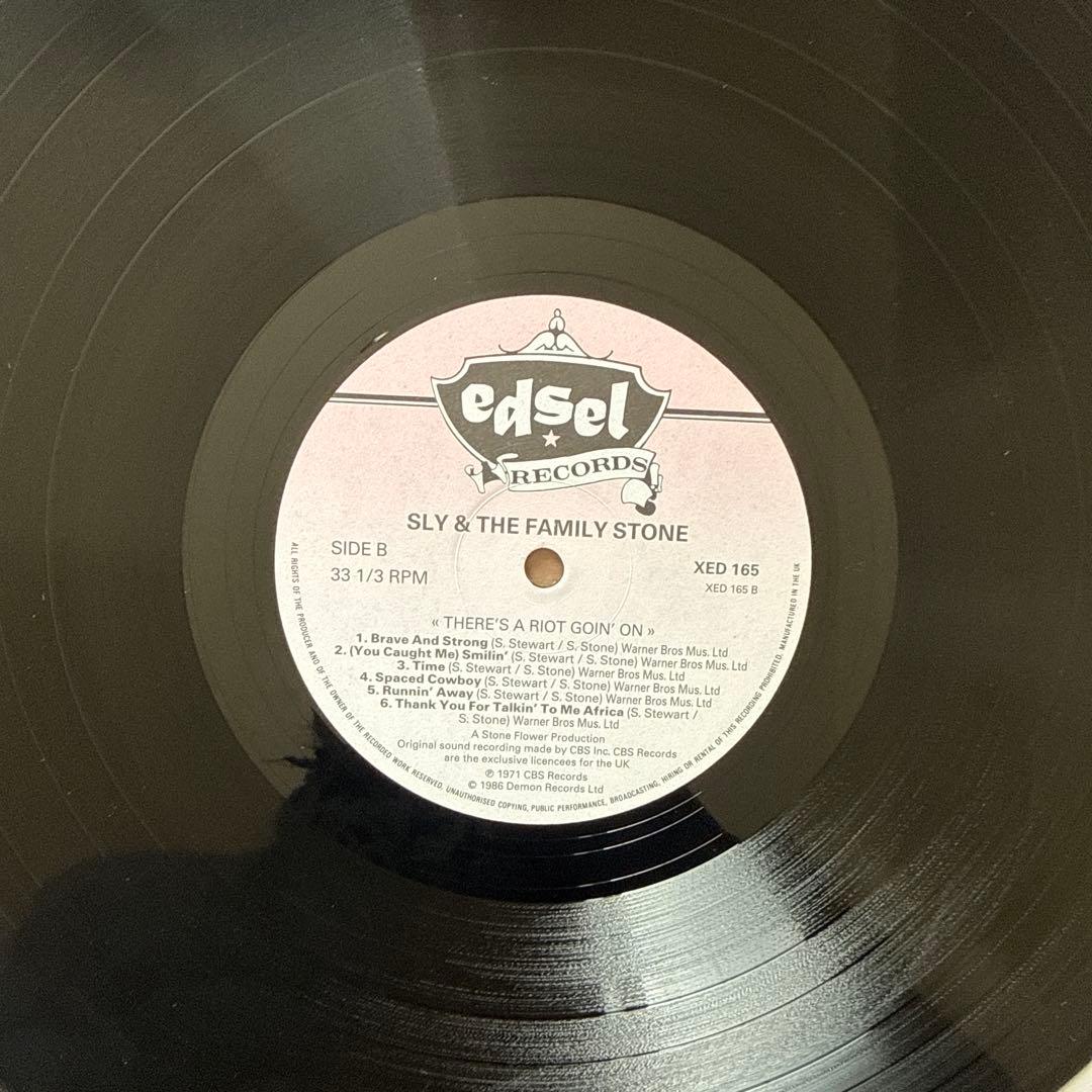 Sly & The Family Stone – There's A Riot…