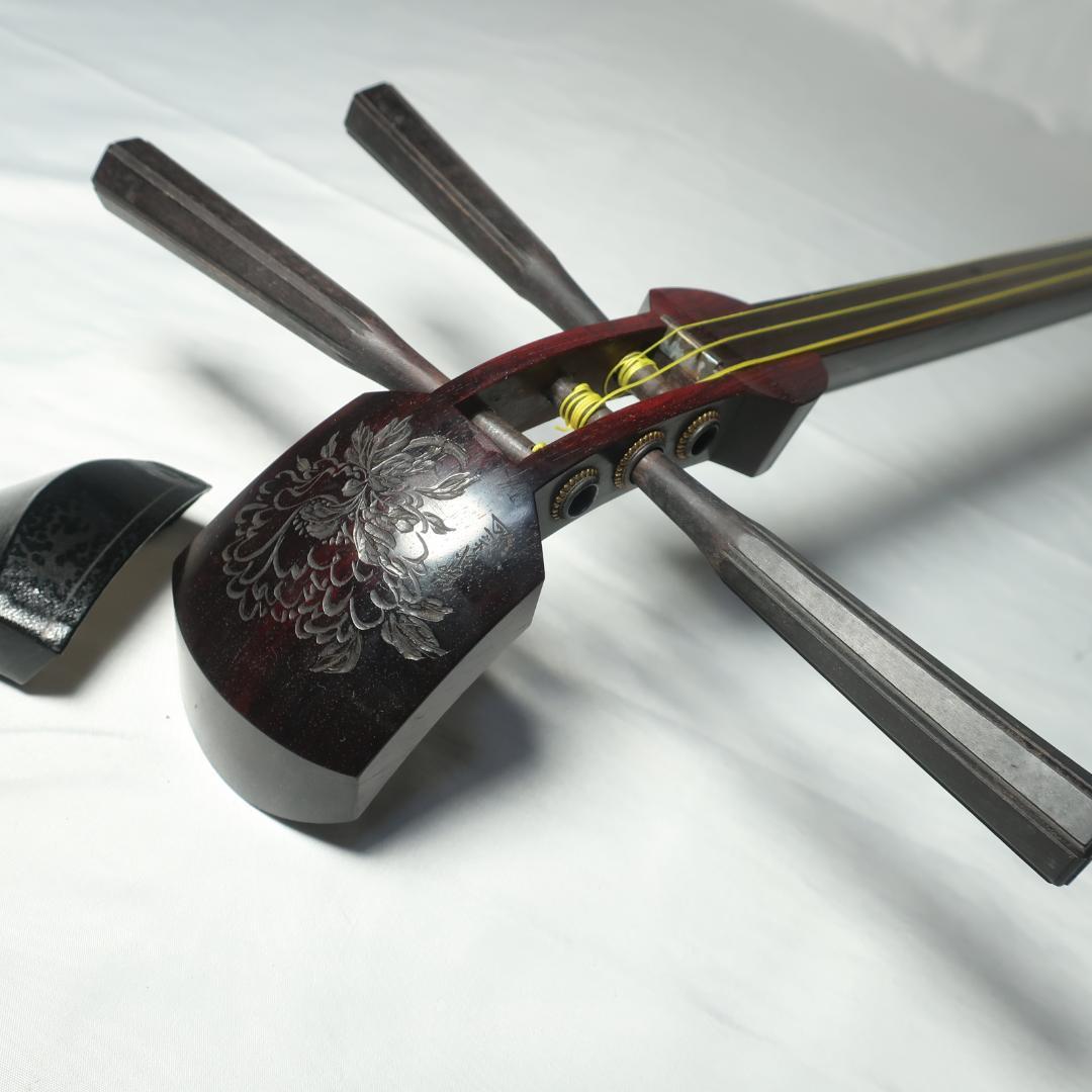 三味線 細棹 綾杉胴 花柄彫刻 ハードケース 鼈甲撥 付属 長唄 和楽器 E27