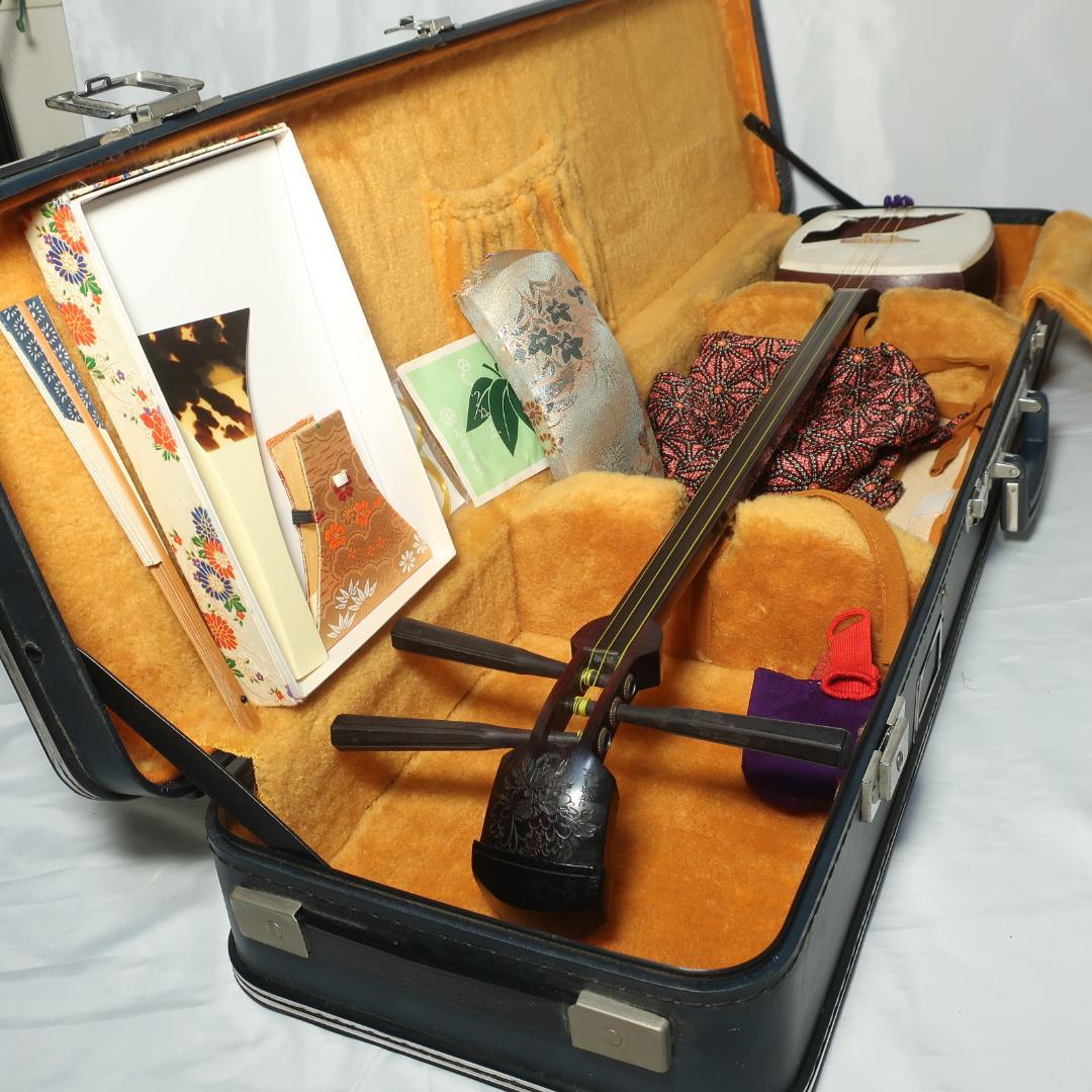 三味線 細棹 綾杉胴 花柄彫刻 ハードケース 鼈甲撥 付属 長唄 和楽器 E27