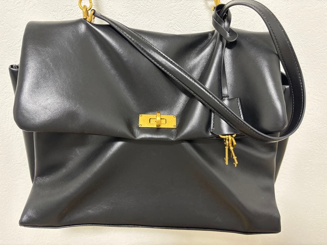 美品✨チャールズアンドキースKerryケリー トップハンドルサッチェルバッグ