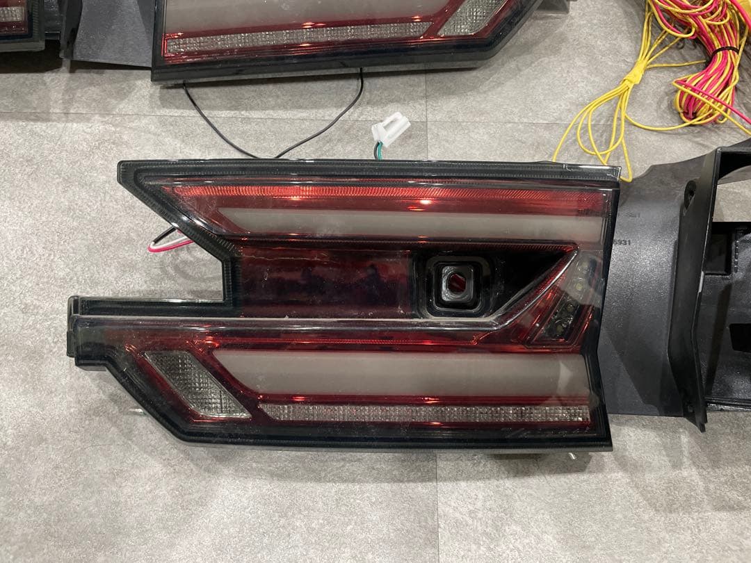 レヴォーグVNバレンティ テールランプ