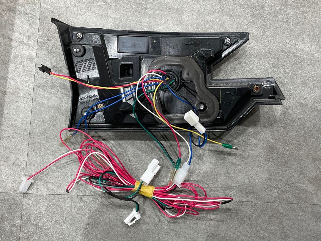 レヴォーグVNバレンティ テールランプ