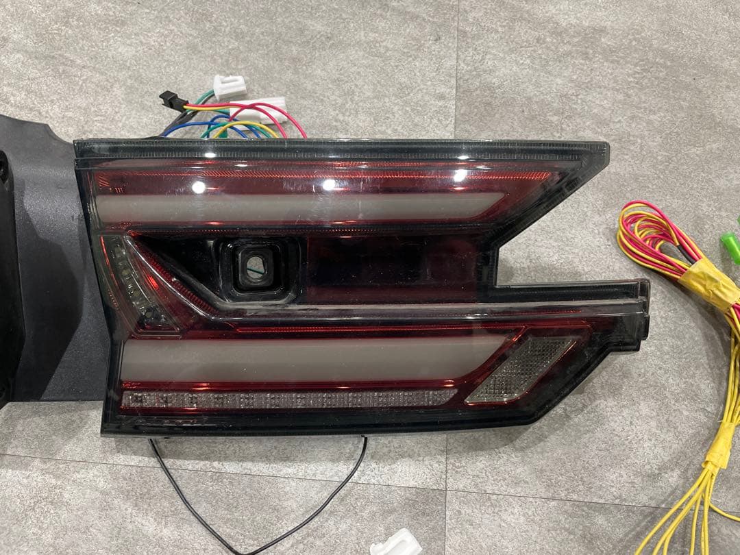 レヴォーグVNバレンティ テールランプ