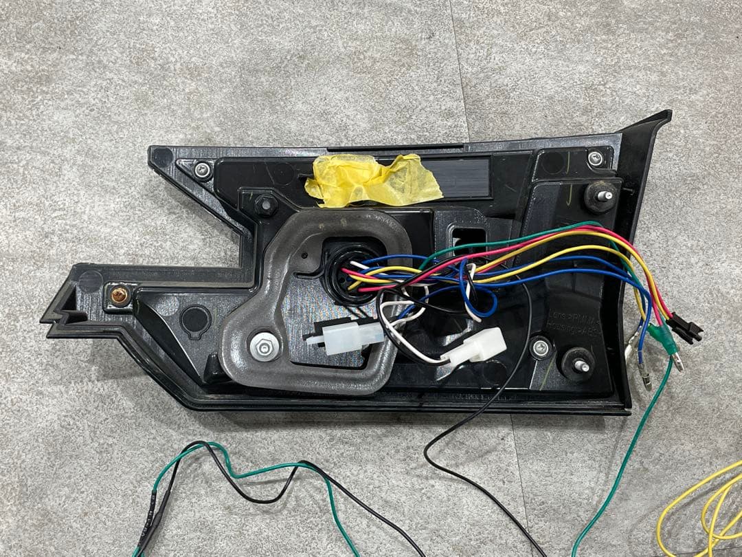 レヴォーグVNバレンティ テールランプ