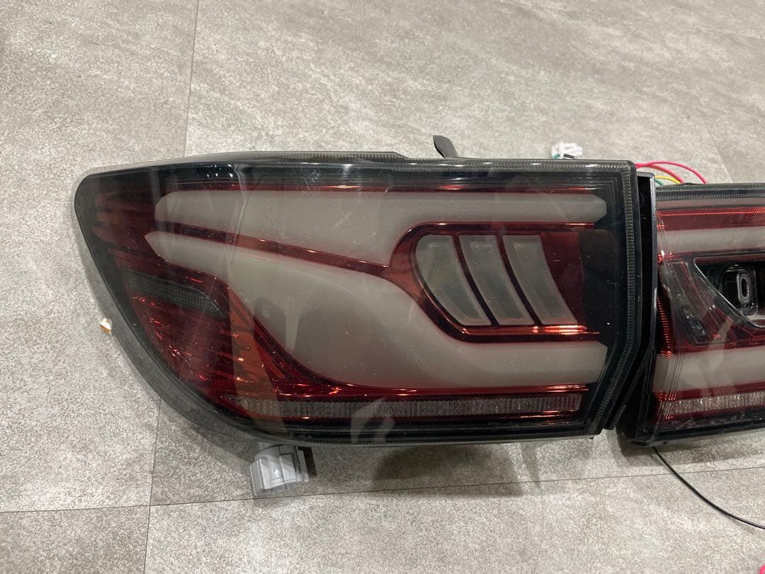 レヴォーグVNバレンティ テールランプ