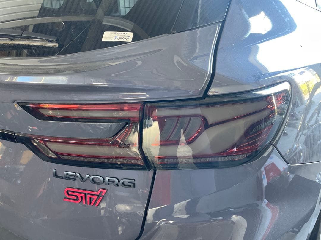 レヴォーグVNバレンティ テールランプ