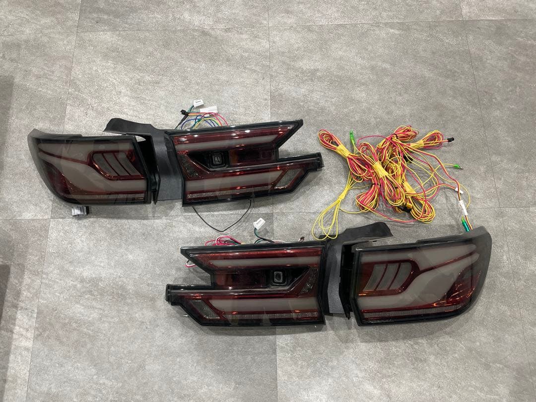 レヴォーグVNバレンティ テールランプ