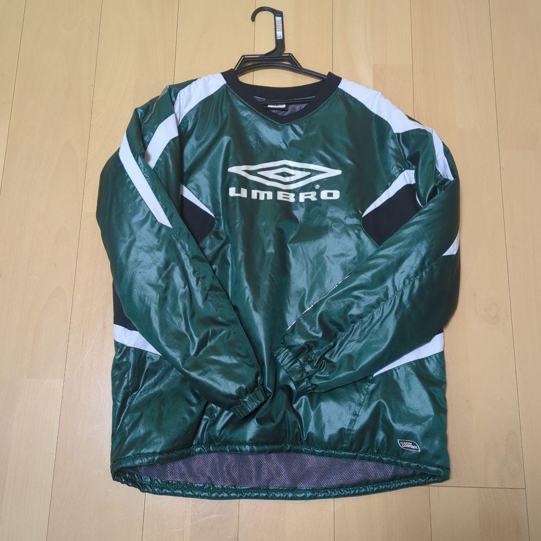 いいねのみ止めて下さい！値引不可☆希少♥美品♥アンブロ　UMBRO　中綿　ピステ