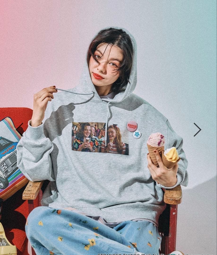 試着のみ　ニコアンド　ストレンジャーシングス パーカーグレーM 缶バッジなし