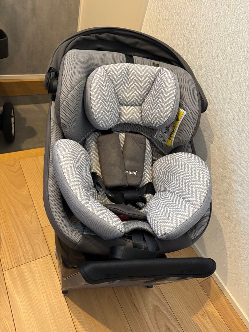 Combi 回転式チャイルドシート グレー