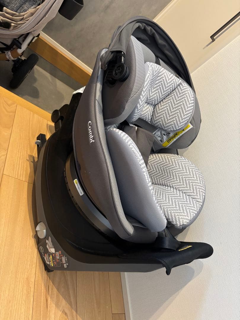 Combi 回転式チャイルドシート グレー