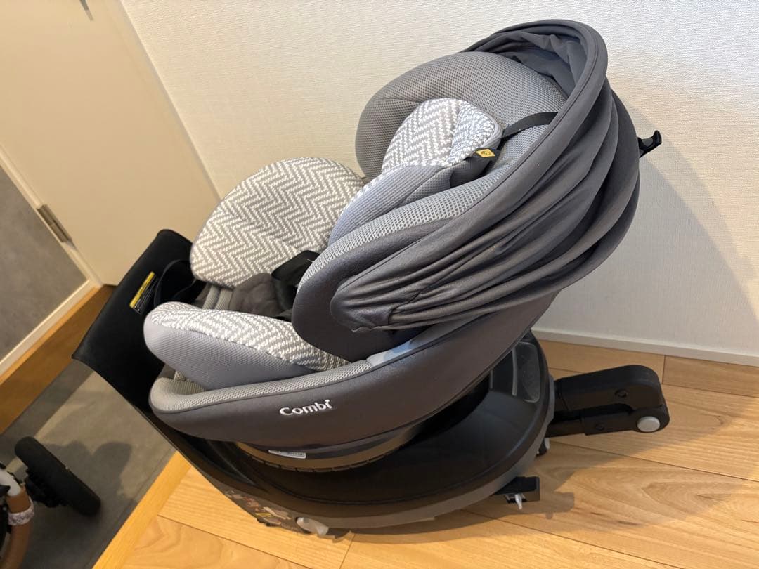 Combi 回転式チャイルドシート グレー