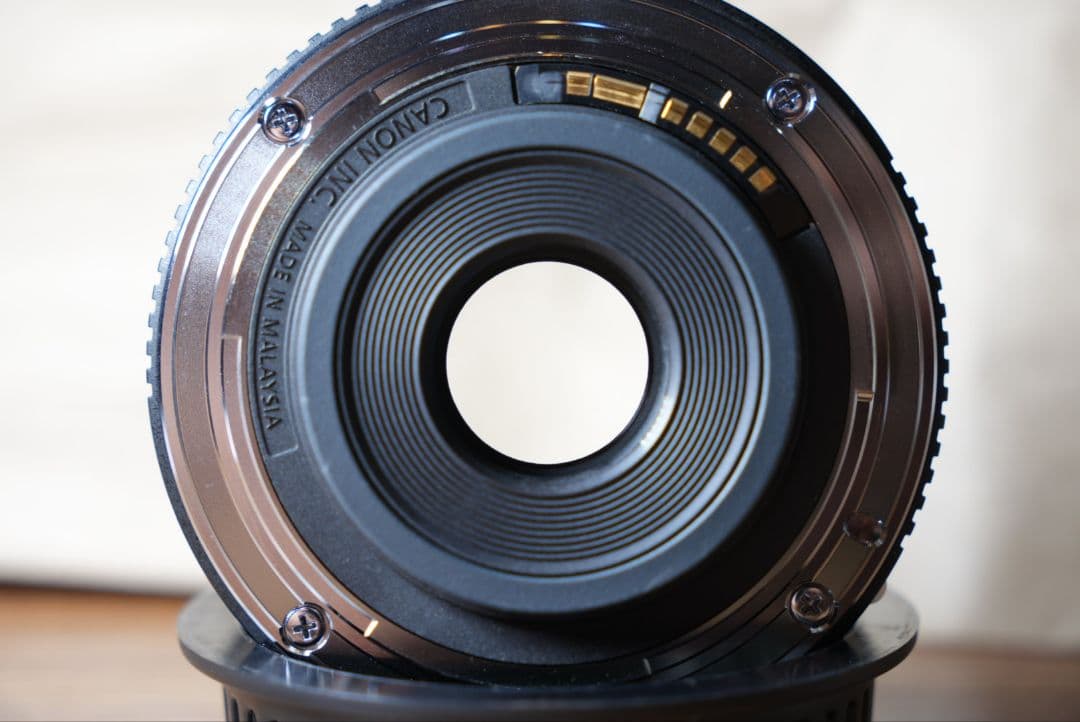 【美品】キヤノン　Canon EF-S 24mm f/2.8 STM レンズ