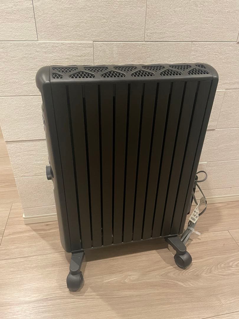 【リモコンつき】 DeLonghi オイルヒーター ブラック
