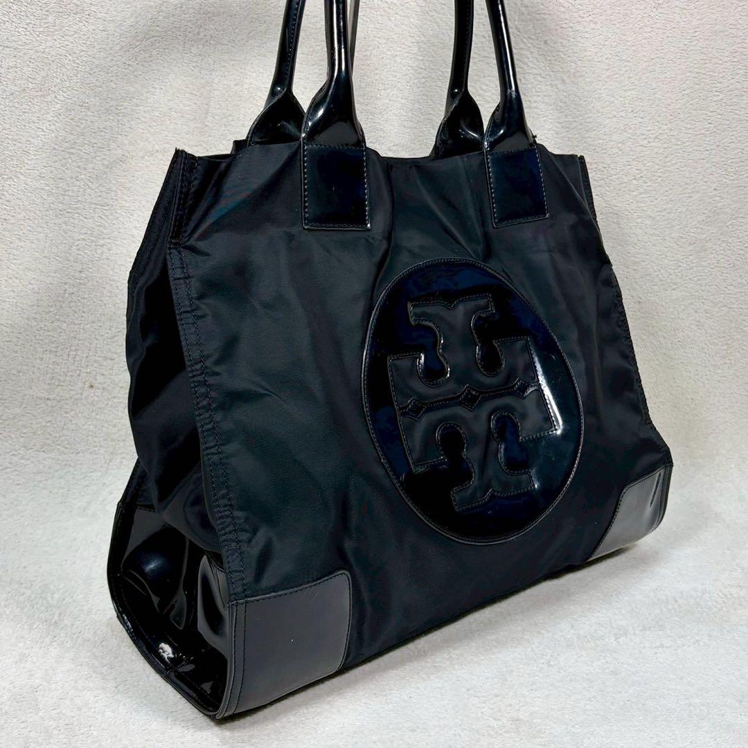 【美品✨】トリーバーチ　エナメル　大容量　黒　デカロゴ　パテントレザー