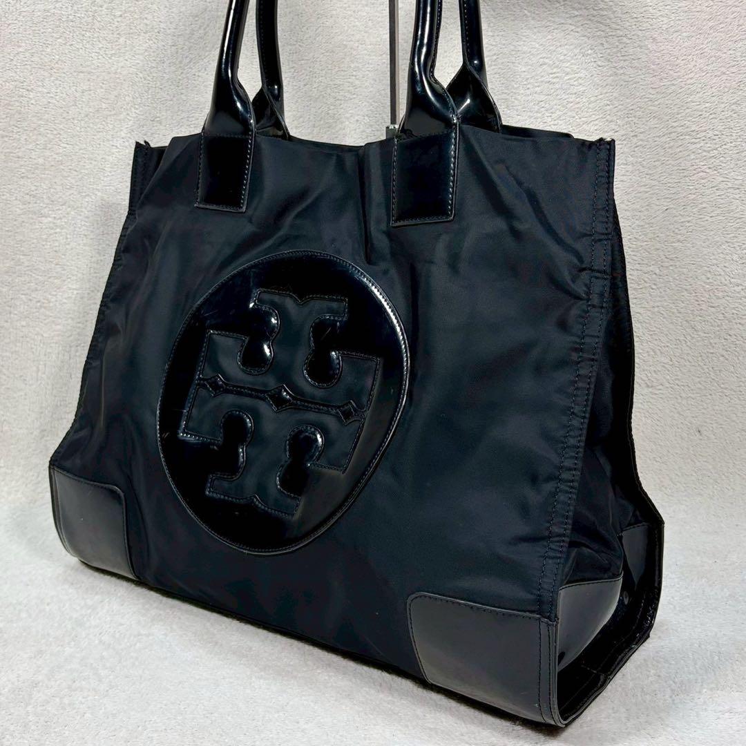 【美品✨】トリーバーチ　エナメル　大容量　黒　デカロゴ　パテントレザー