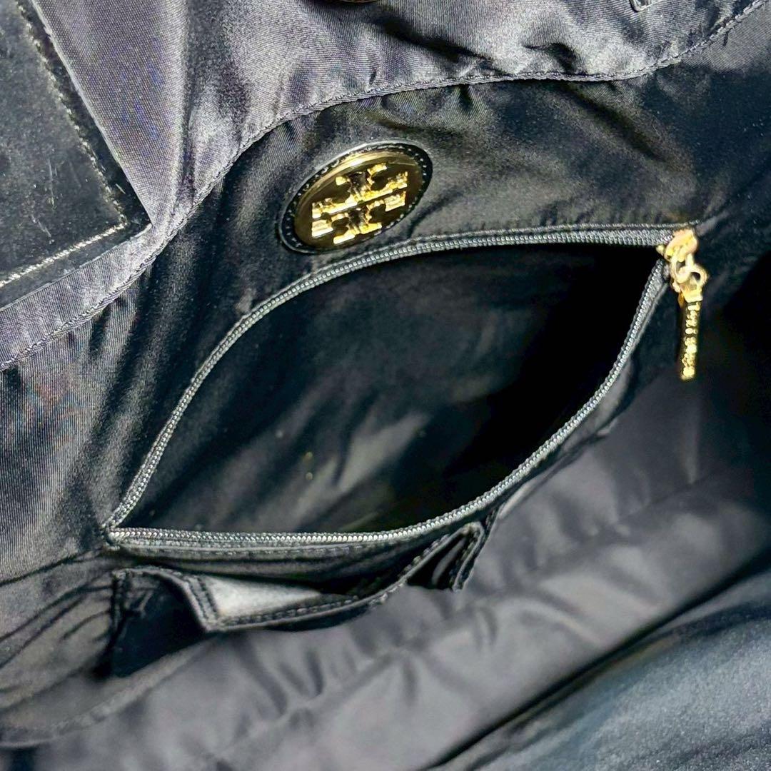 【美品✨】トリーバーチ　エナメル　大容量　黒　デカロゴ　パテントレザー