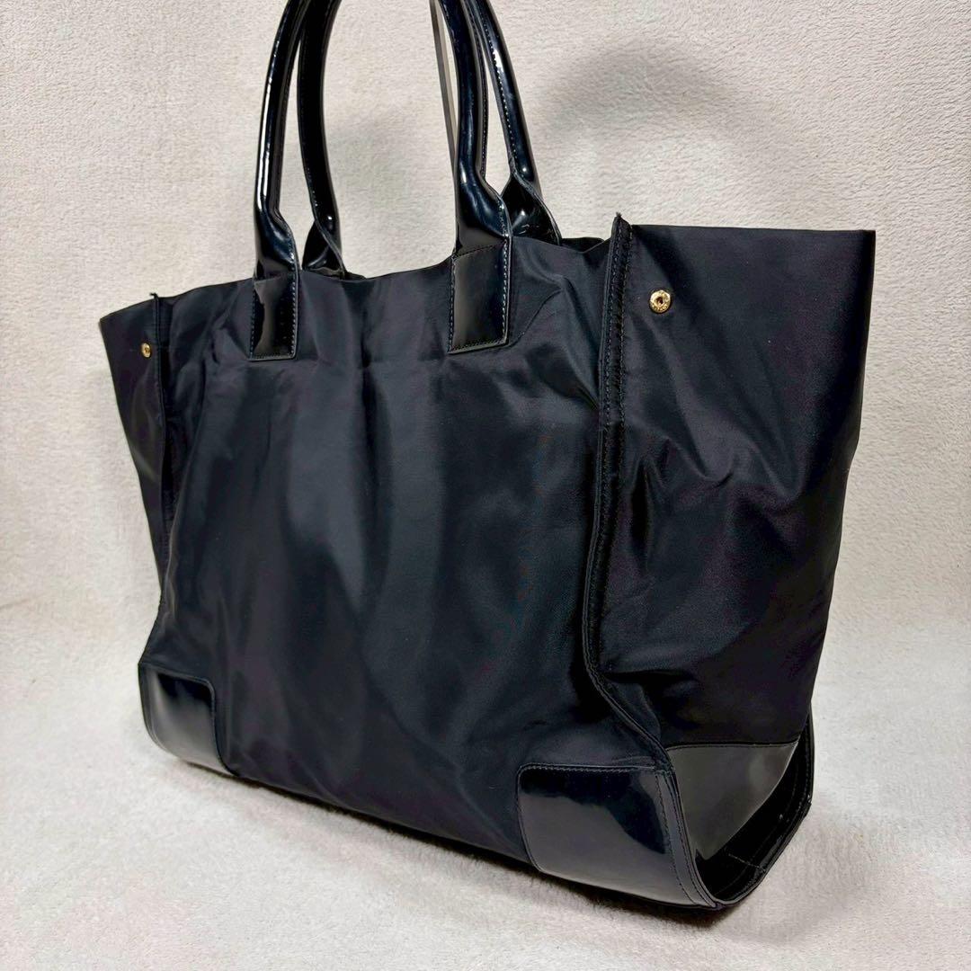 【美品✨】トリーバーチ　エナメル　大容量　黒　デカロゴ　パテントレザー