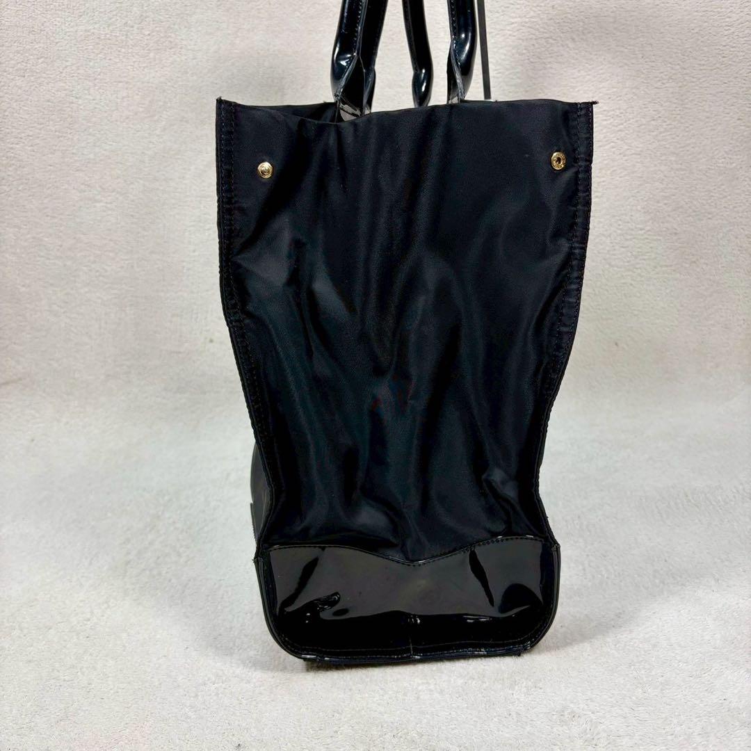 【美品✨】トリーバーチ　エナメル　大容量　黒　デカロゴ　パテントレザー