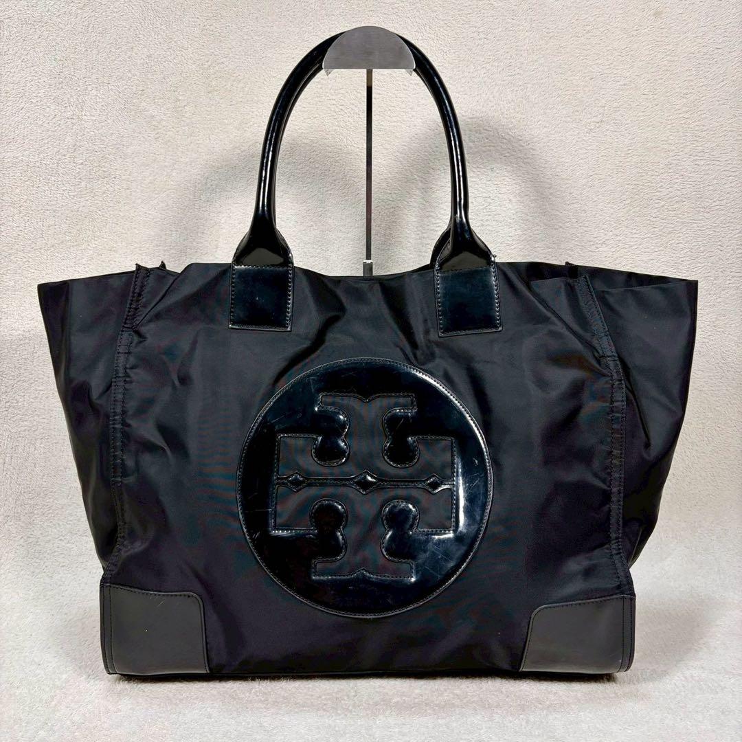 【美品✨】トリーバーチ　エナメル　大容量　黒　デカロゴ　パテントレザー