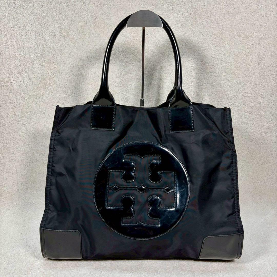【美品✨】トリーバーチ　エナメル　大容量　黒　デカロゴ　パテントレザー