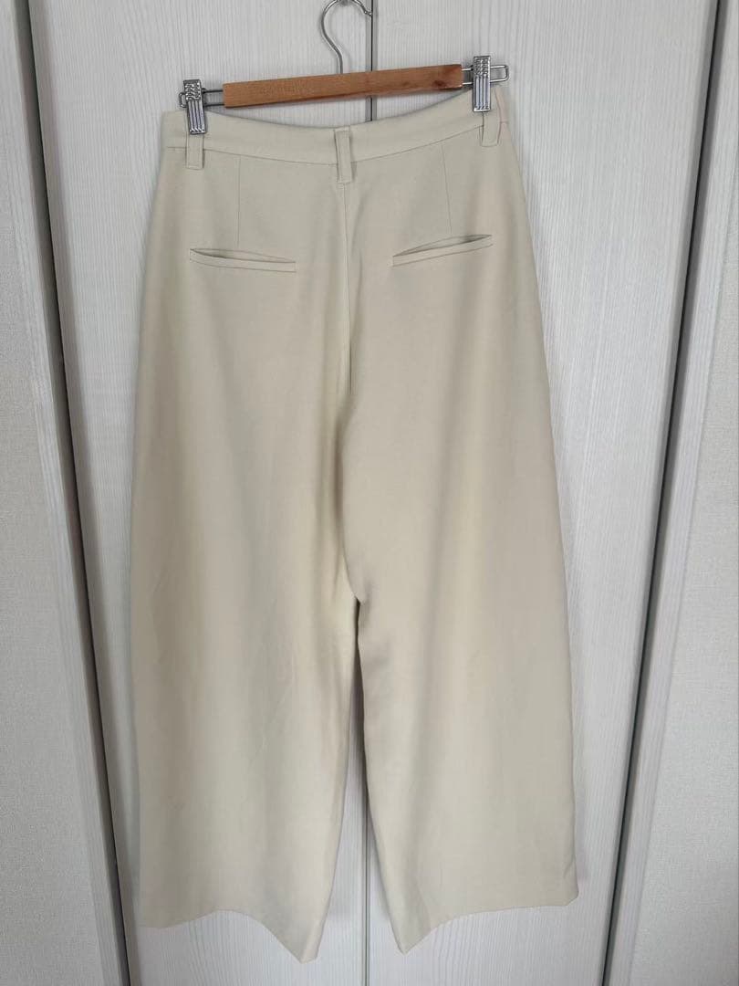 Todayful Wide Cocoon Trousers エクリュ